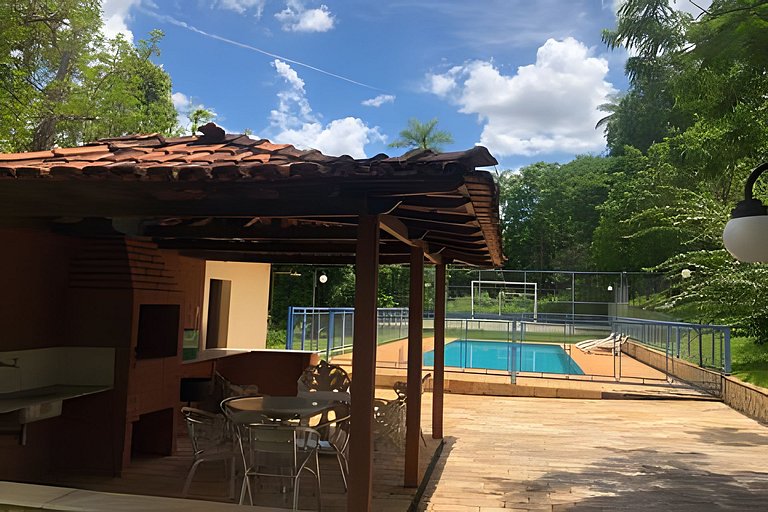 Sitio com Piscina AQUECIDa e 5 quartos c/ suíte!