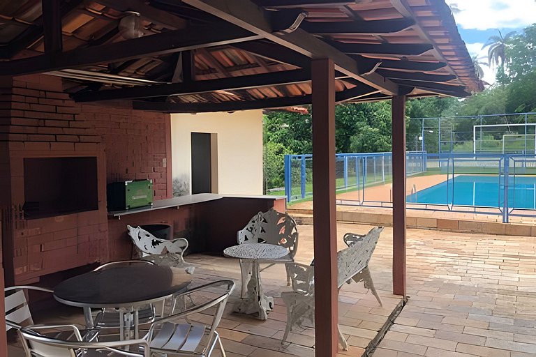 Sitio com Piscina AQUECIDa e 5 quartos c/ suíte!