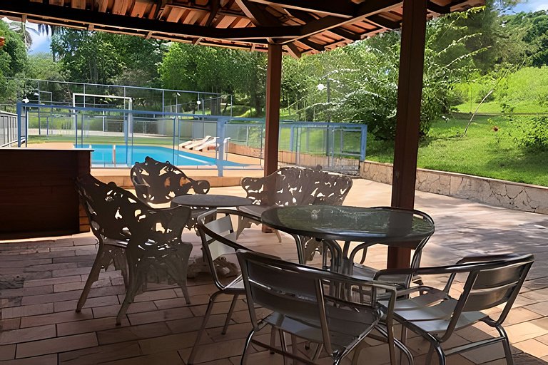 Sitio com Piscina AQUECIDa e 5 quartos c/ suíte!