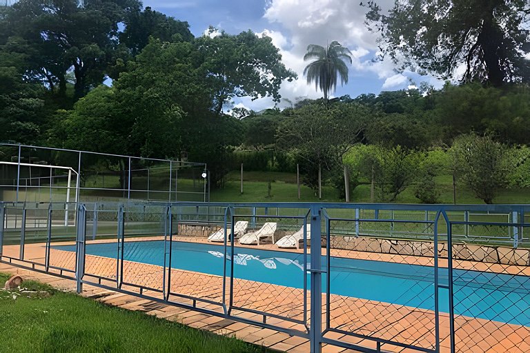Sitio com Piscina AQUECIDa e 5 quartos c/ suíte!