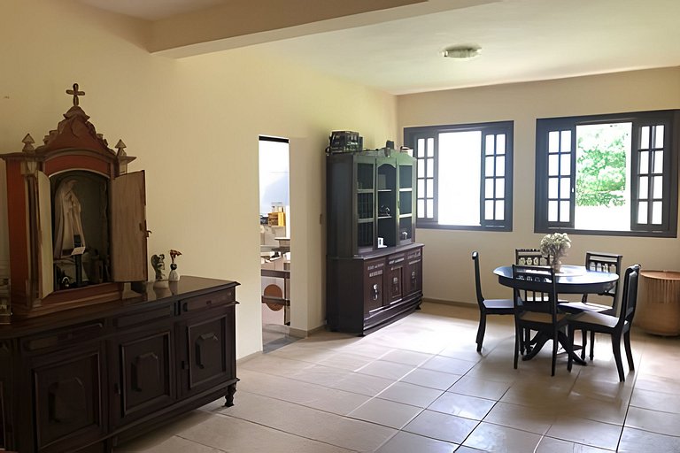 Sitio com Piscina AQUECIDa e 5 quartos c/ suíte!