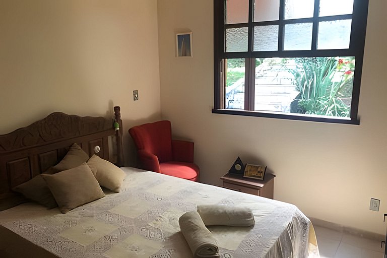 Sitio com Piscina AQUECIDa e 5 quartos c/ suíte!