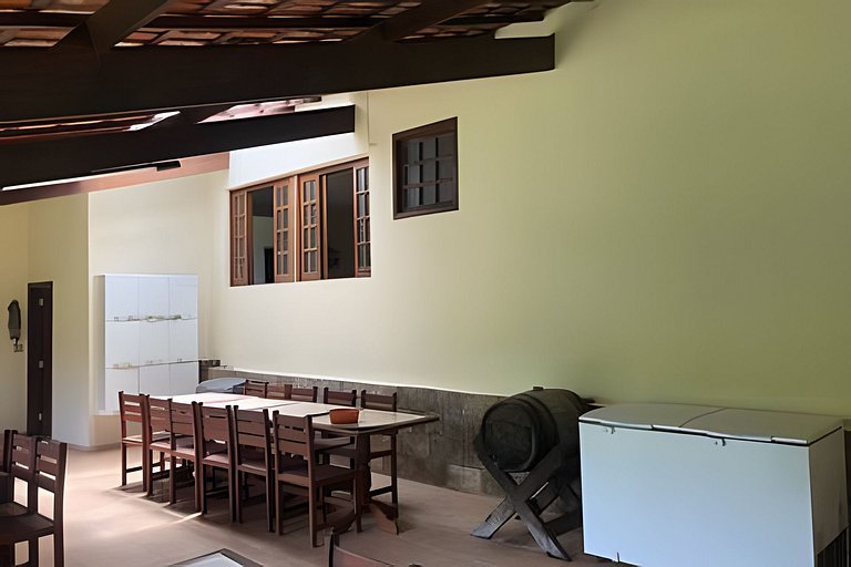 Sitio com Piscina AQUECIDa e 5 quartos c/ suíte!