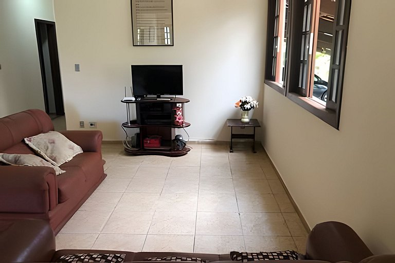 Sitio com Piscina AQUECIDa e 5 quartos c/ suíte!