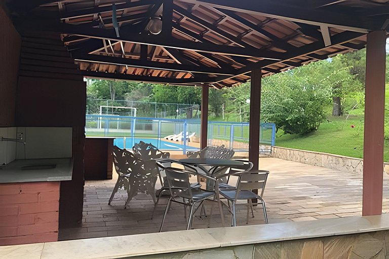 Sitio com Piscina AQUECIDa e 5 quartos c/ suíte!