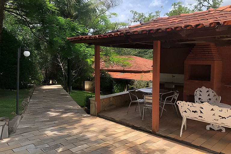 Sitio com Piscina AQUECIDa e 5 quartos c/ suíte!