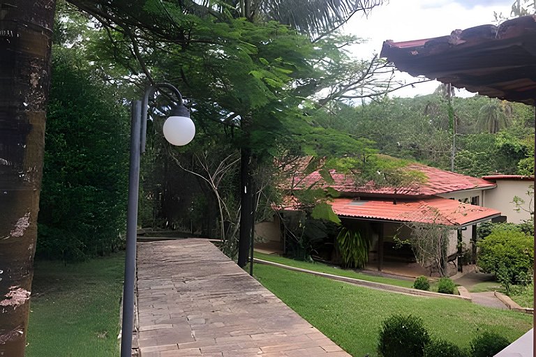 Sitio com Piscina AQUECIDa e 5 quartos c/ suíte!