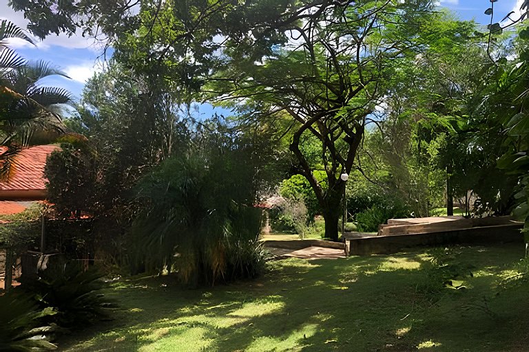 Sitio com Piscina AQUECIDa e 5 quartos c/ suíte!