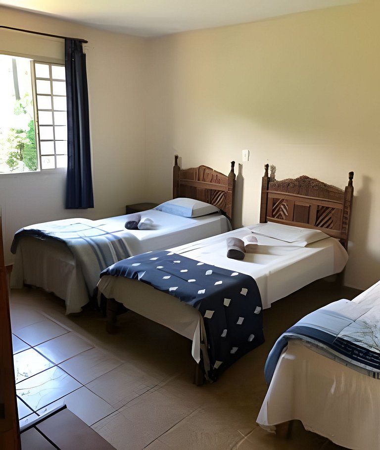 Sitio com Piscina AQUECIDa e 5 quartos c/ suíte!