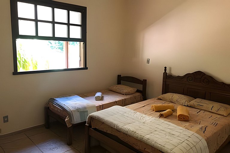 Sitio com Piscina AQUECIDa e 5 quartos c/ suíte!