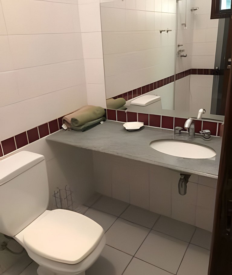 Sitio com Piscina AQUECIDa e 5 quartos c/ suíte!