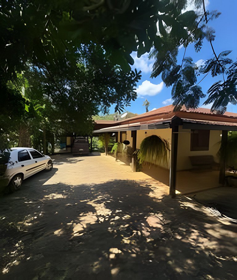 Sitio com Piscina AQUECIDa e 5 quartos c/ suíte!