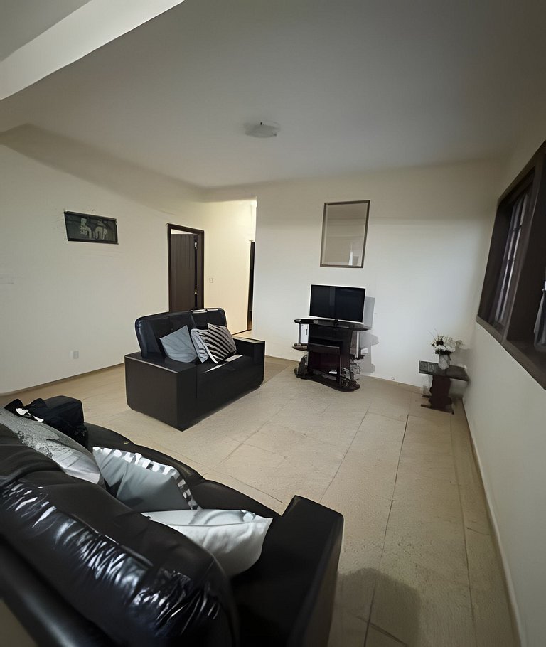 Sitio com Piscina AQUECIDa e 5 quartos c/ suíte!