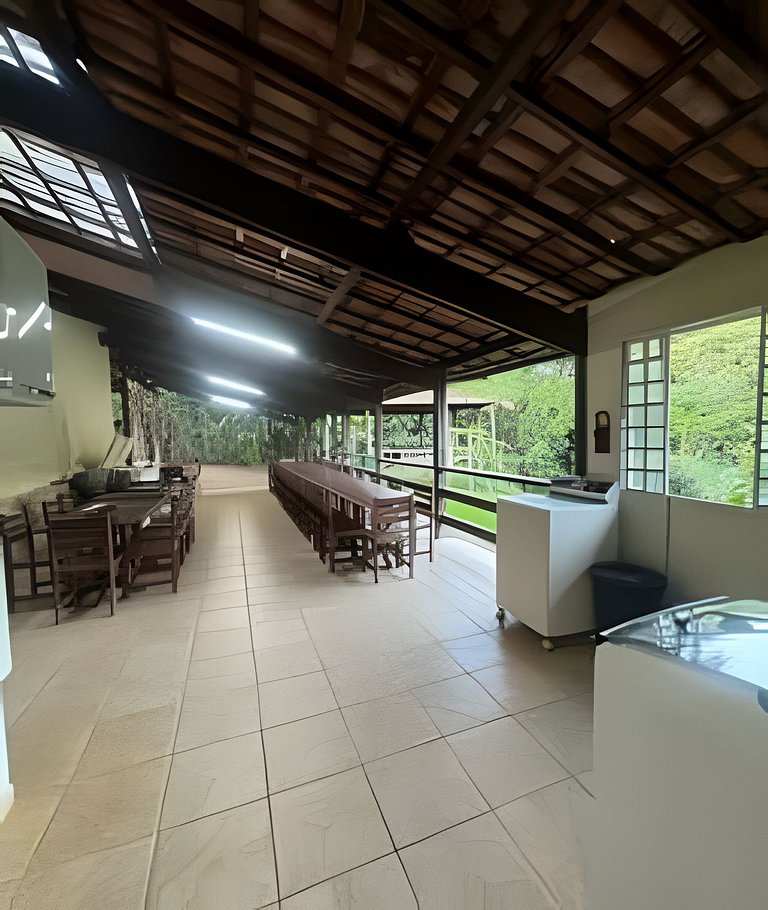 Sitio com Piscina AQUECIDa e 5 quartos c/ suíte!