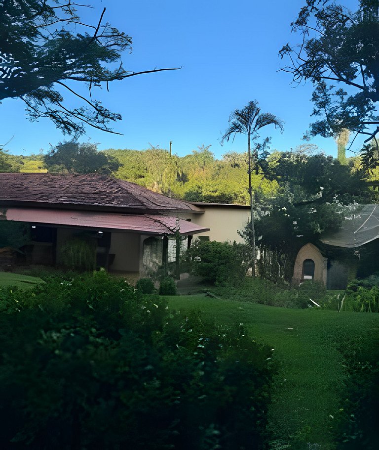 Sitio com Piscina AQUECIDa e 5 quartos c/ suíte!