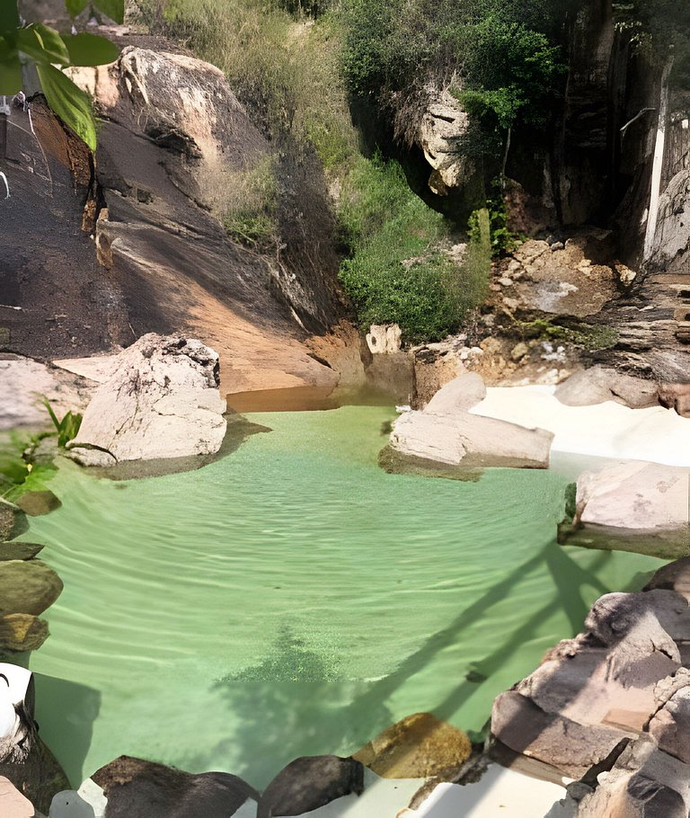 Sítio Piscina natural, Trilha e Cachoeira