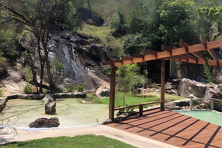 Sítio Piscina natural, Trilha e Cachoeira