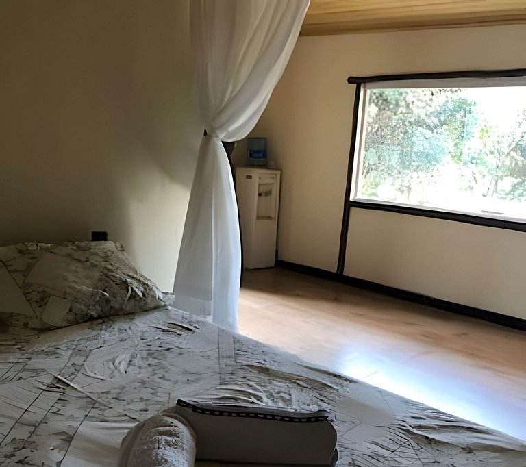 Chalé e Cachoeira ao Pé da Serra