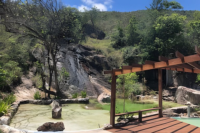 Chalé e Cachoeira ao Pé da Serra