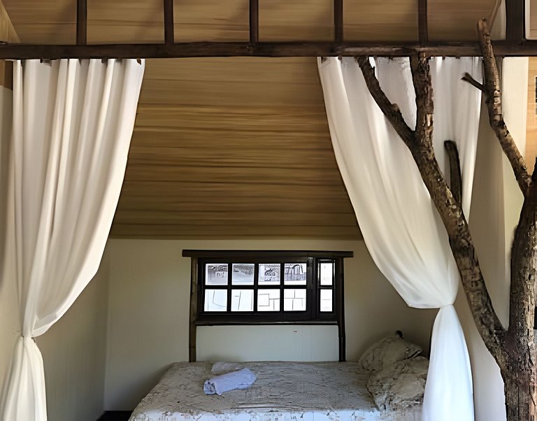 Chalé e Cachoeira ao Pé da Serra