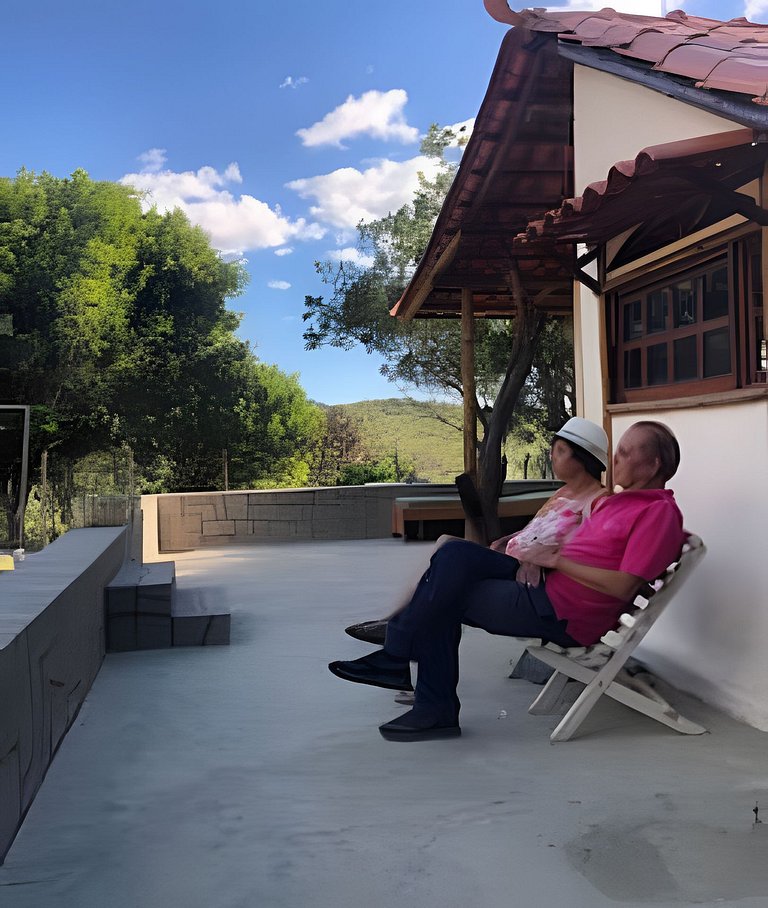 Chalé e Cachoeira ao Pé da Serra