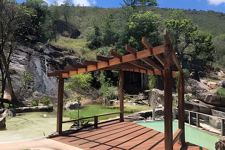 Chalé e Cachoeira ao Pé da Serra