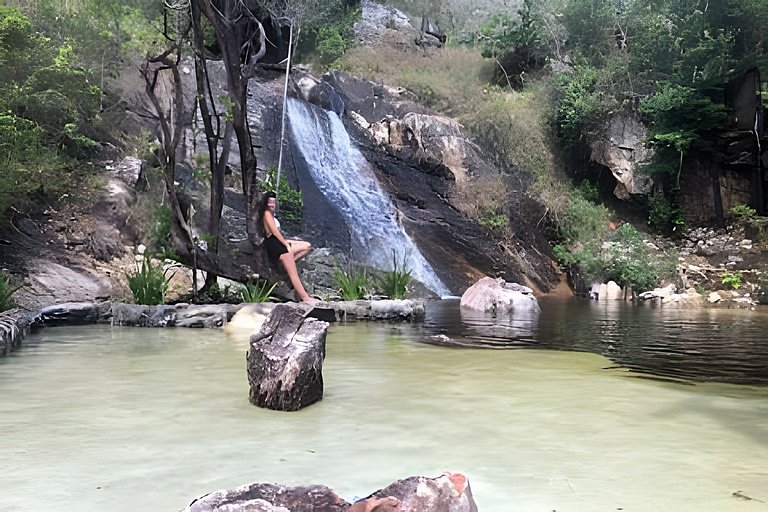 Chalé e Cachoeira ao Pé da Serra