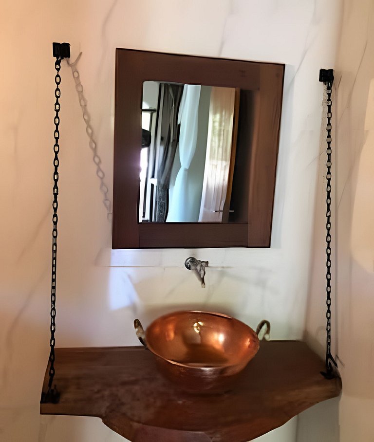 Chalé e Cachoeira ao Pé da Serra