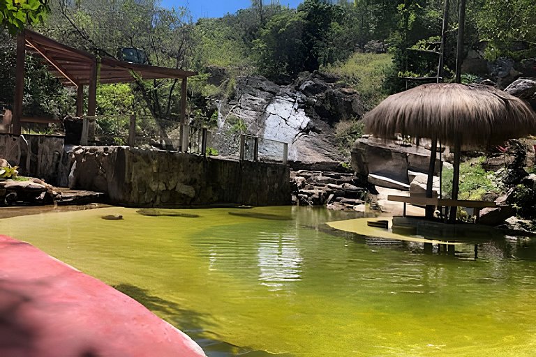 Chalé e Cachoeira ao Pé da Serra