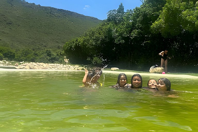 Chalé e Cachoeira ao Pé da Serra