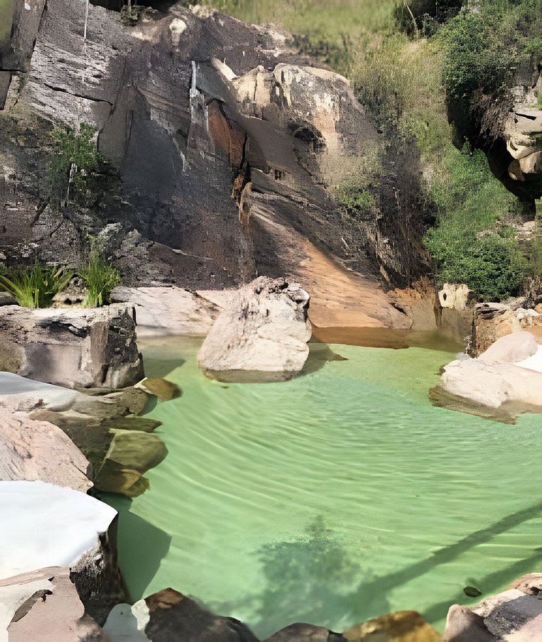 Chalé e Cachoeira ao Pé da Serra