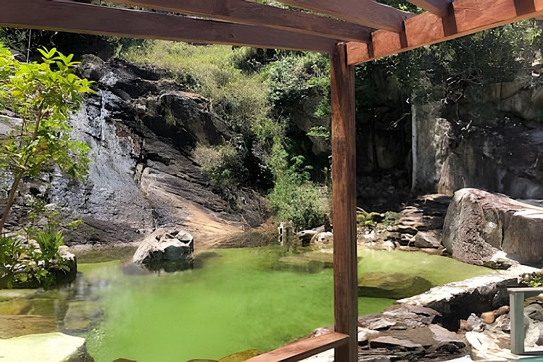 Chalé e Cachoeira ao Pé da Serra