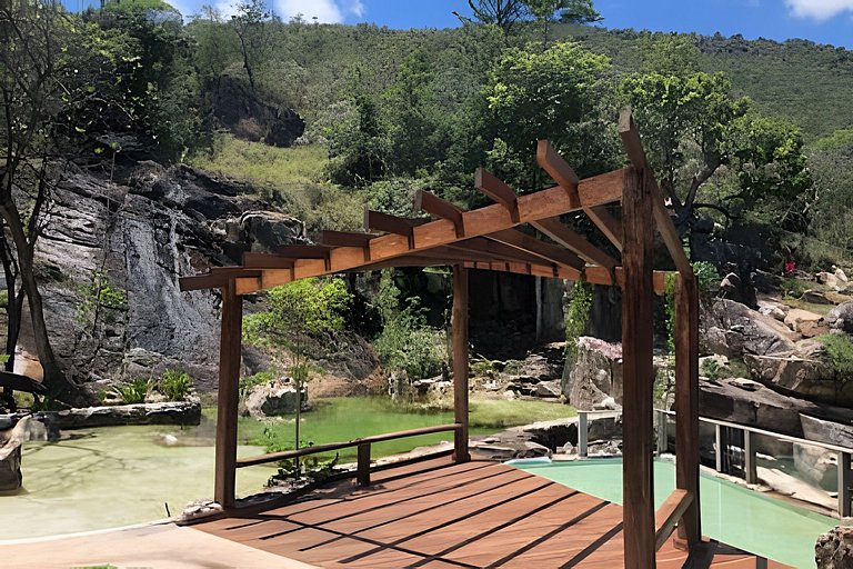 Chalé e Cachoeira ao Pé da Serra