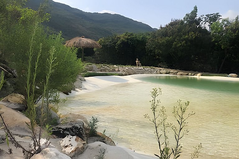 Chalé e Cachoeira ao Pé da Serra