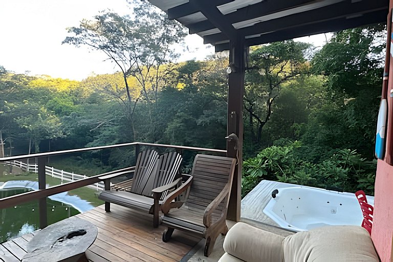 Chale com Hidromassagem em meio a Natureza