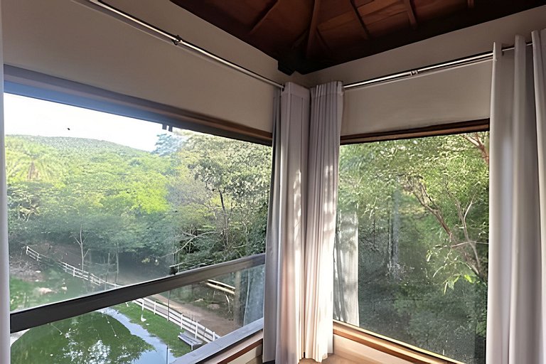 Chale com Hidromassagem em meio a Natureza