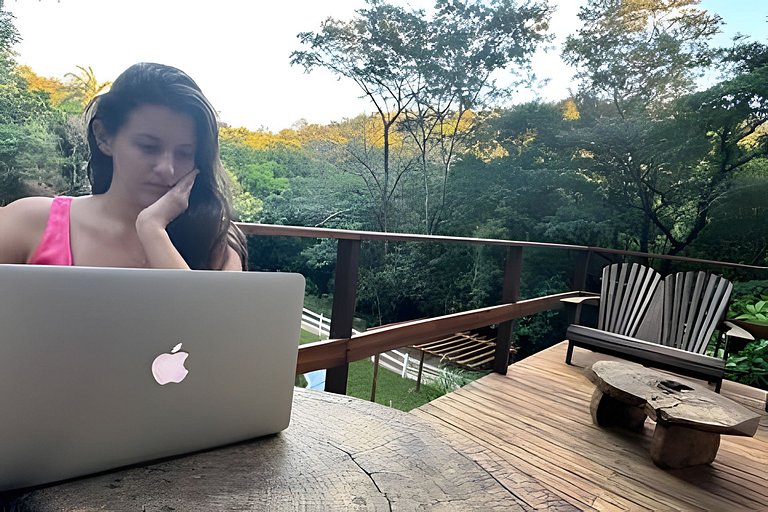 Chale com Hidromassagem em meio a Natureza