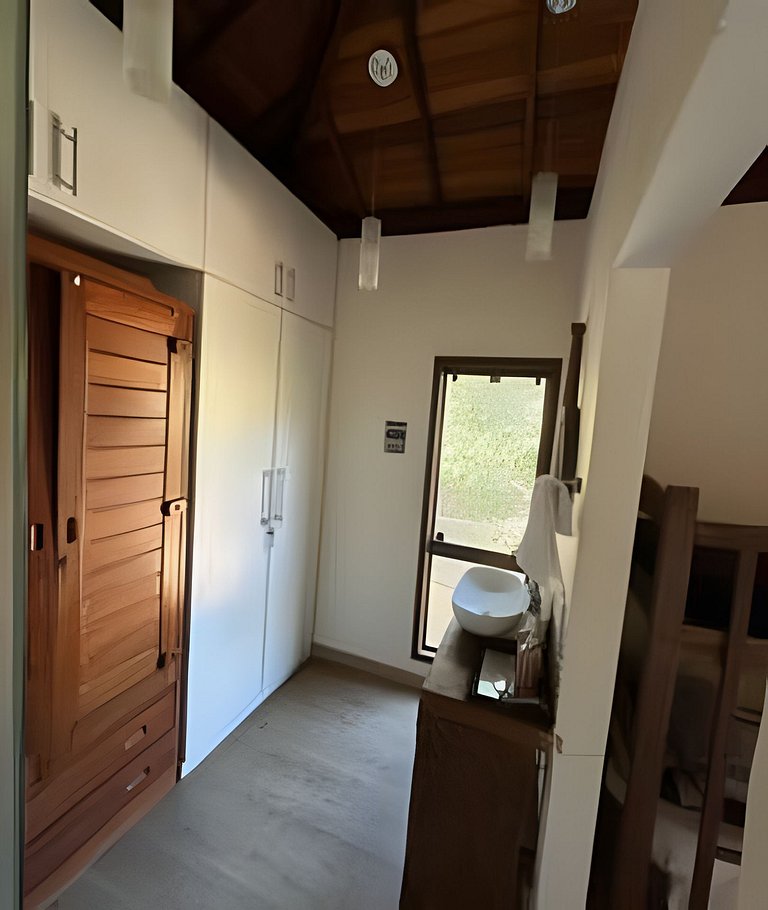 Chale com Hidromassagem em meio a Natureza