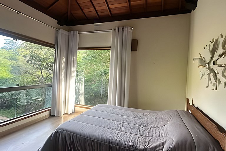 Chale com Hidromassagem em meio a Natureza