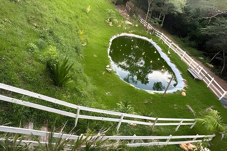 Chale com Hidromassagem em meio a Natureza