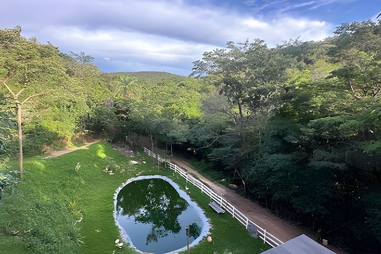 Chale com Hidromassagem em meio a Natureza