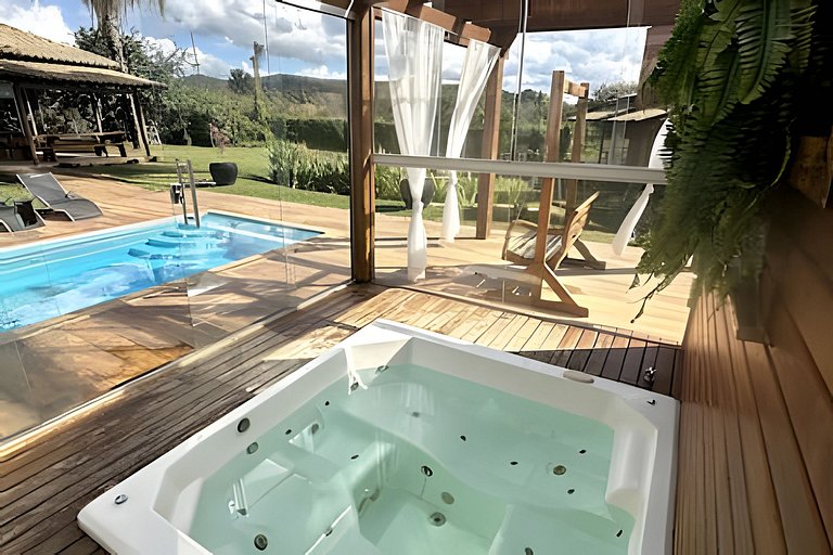 Sitio com Spa Aquecida, Piscina e Vista da Serra