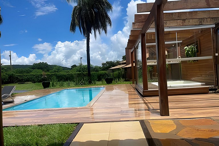 Sitio com Spa Aquecida, Piscina e Vista da Serra