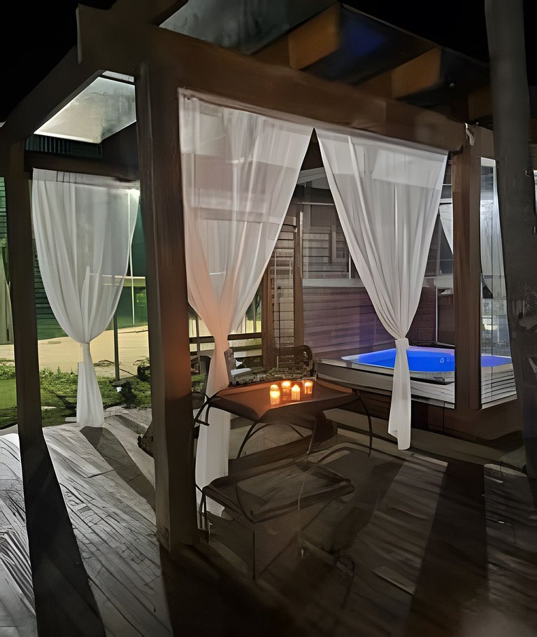 Sitio com Spa Aquecida, Piscina e Vista da Serra