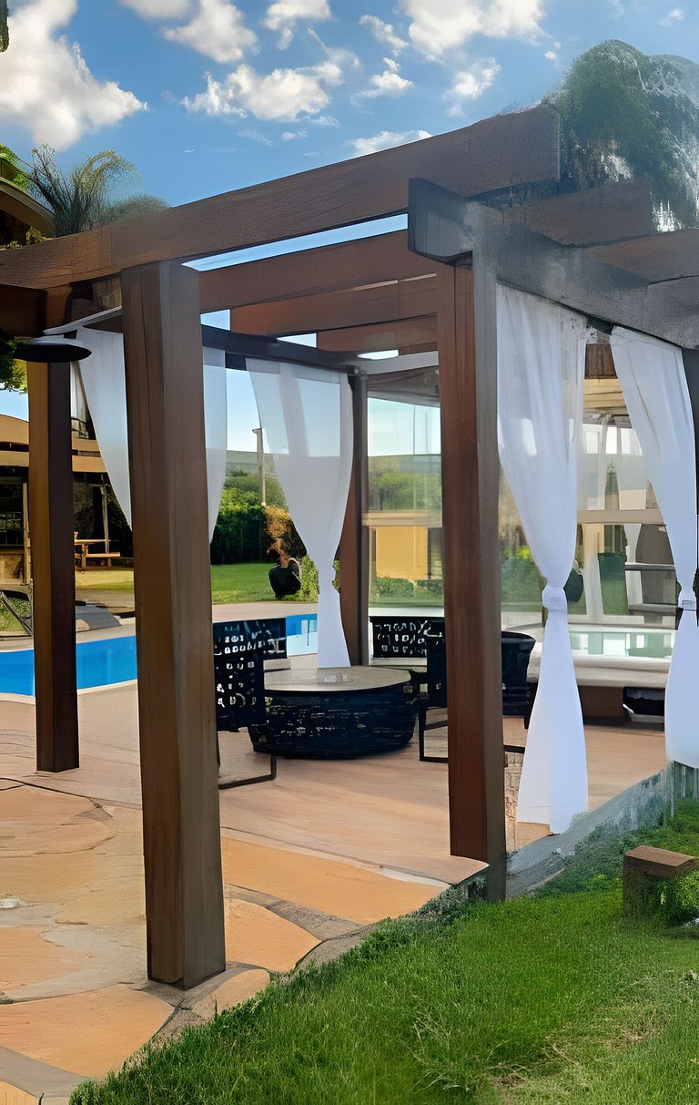 Sitio com Spa Aquecida, Piscina e Vista da Serra