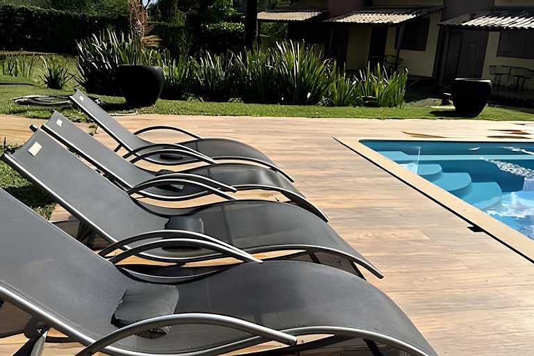 Sitio com Spa Aquecida, Piscina e Vista da Serra