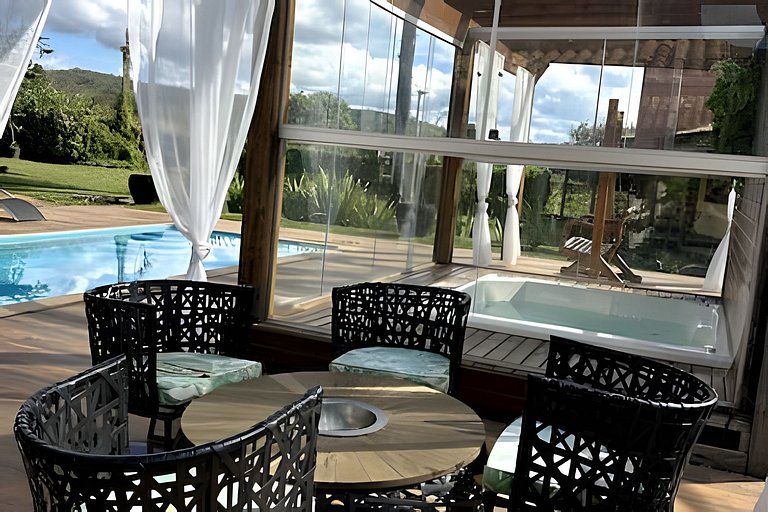 Sitio com Spa Aquecida, Piscina e Vista da Serra