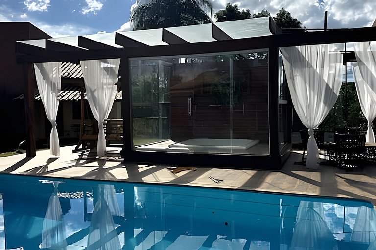 Sitio com Spa Aquecida, Piscina e Vista da Serra