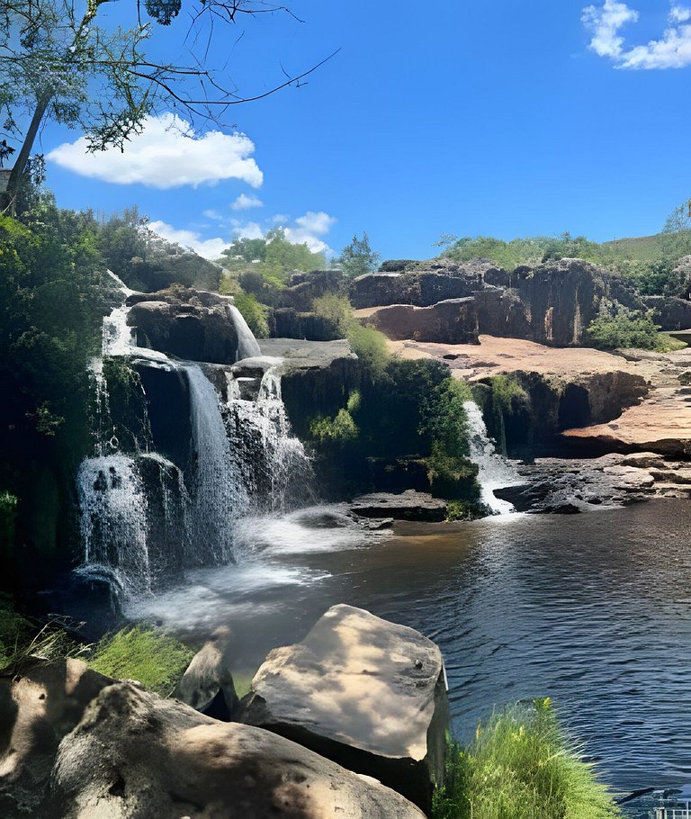 Sitio com Spa Aquecida, Piscina e Vista da Serra