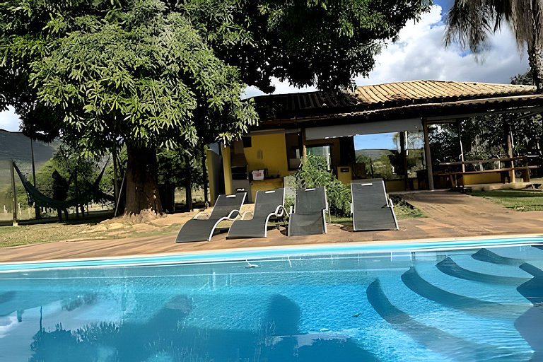 Sitio com Spa Aquecida, Piscina e Vista da Serra